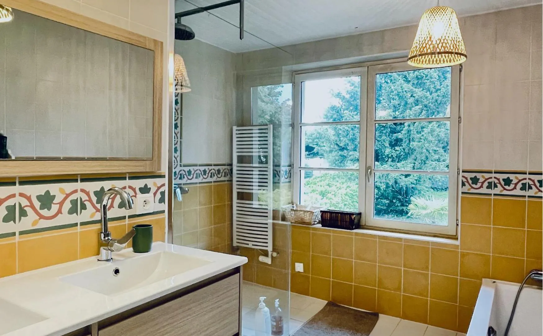Chambre Rose Entre Lyon Et Beaujolais - Piscine Lentilly Homestay